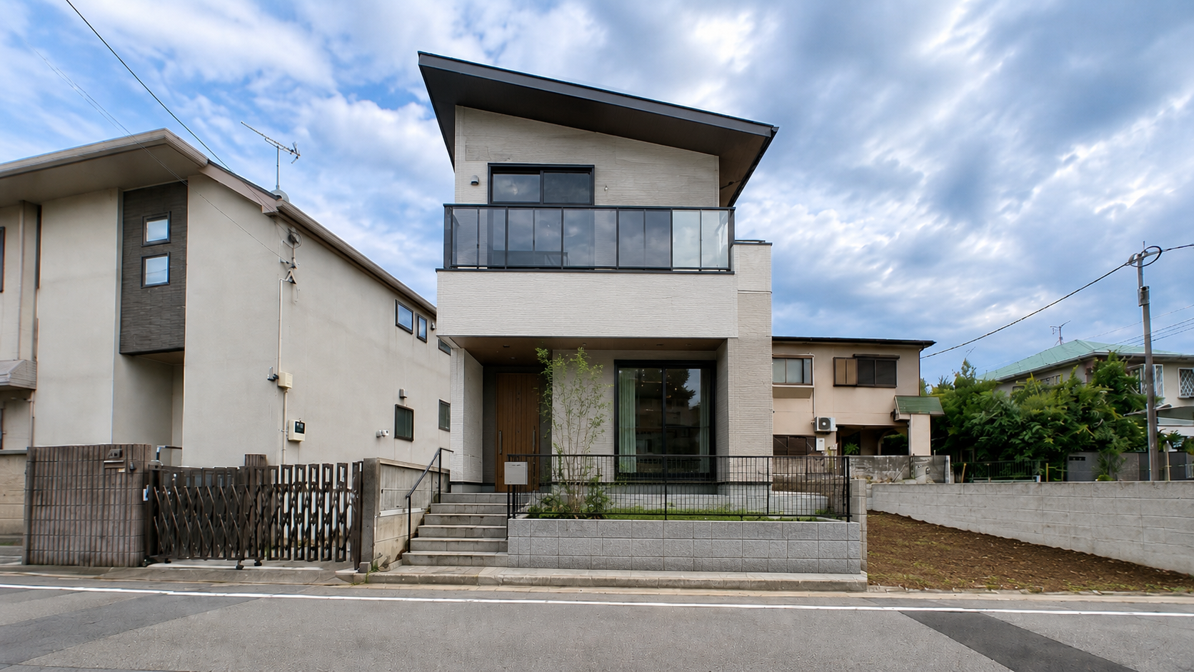 スイッチプレビューのサンプル：更地と建築後の住宅比較